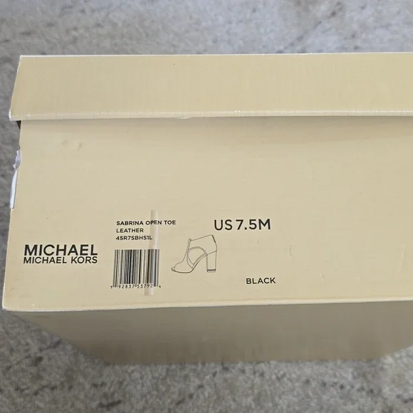 Michael Kors leather black  shoes, size 7.5M, pre-owned - Picture 9 of 10